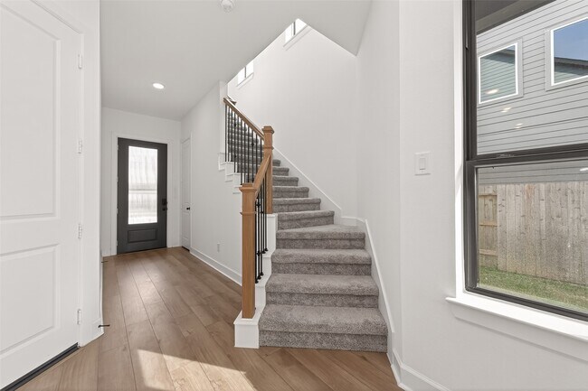 Building Photo - 16915 Chapel Knox Dr