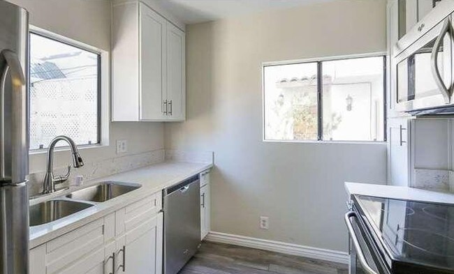 Interior Photo - 9040 Phyllis Ave