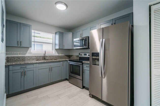 Building Photo - 465 NE 59th St