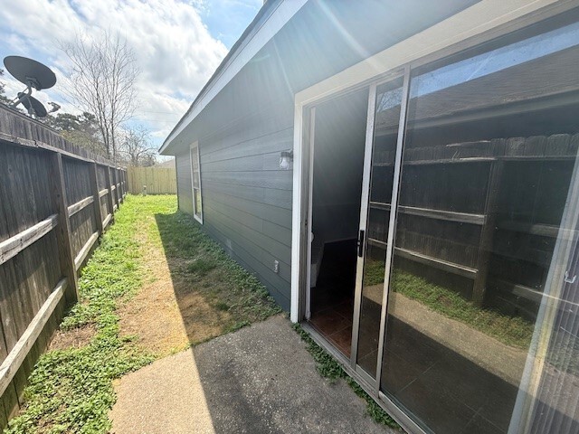 Building Photo - 5404 Rivergate Dr