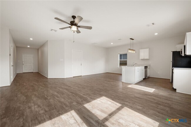 Building Photo - 817 Circle Wy