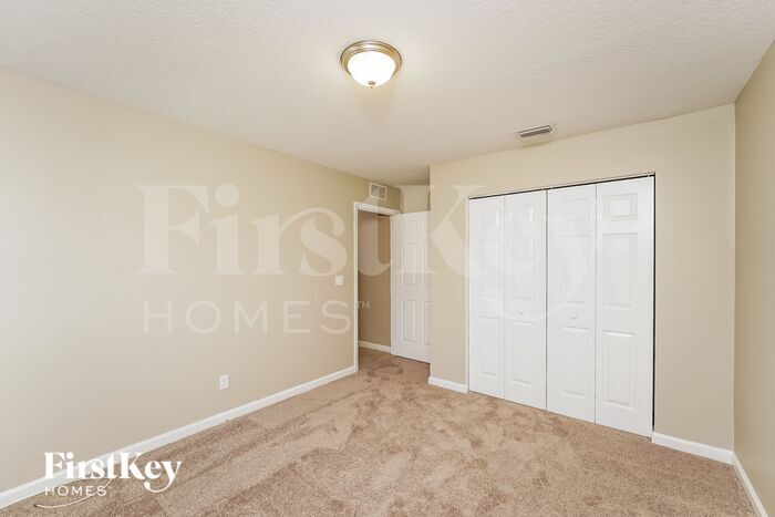 Building Photo - 283 SW Tulip Blvd