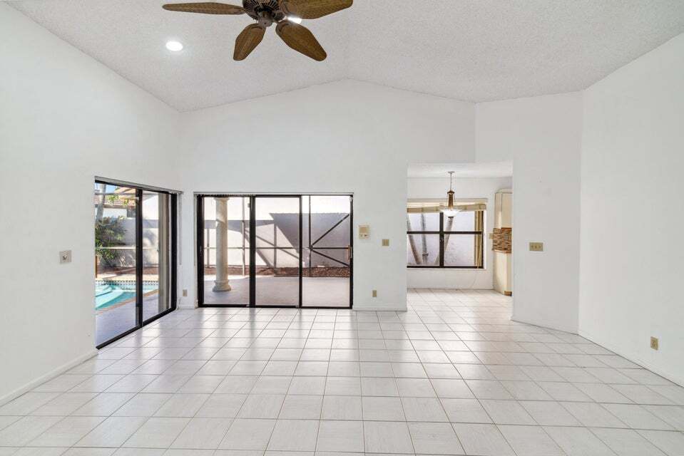 Building Photo - 7842 Villa Nova Dr