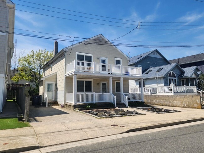 Building Photo - 106 N Dudley Ave