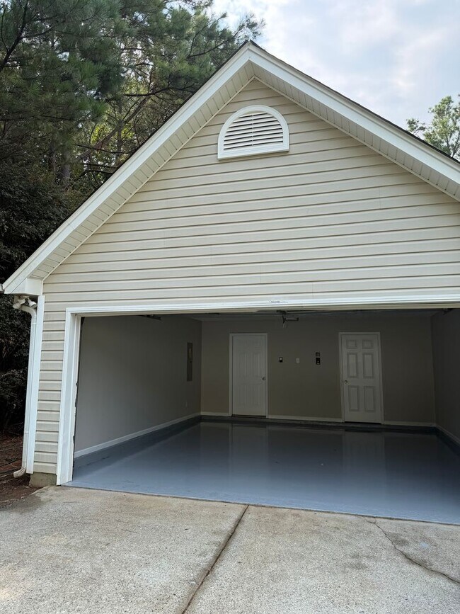 Building Photo - 60 Mandy Ln