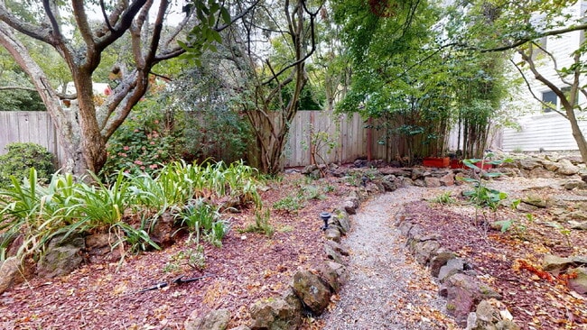 Building Photo - Charming 2BR/1BA in Cole Valley – Garage Parking, In-Unit Laundry & Private Backyard