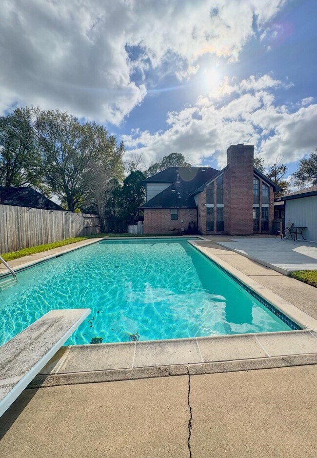 Building Photo - 2330 Walnut Ridge Dr