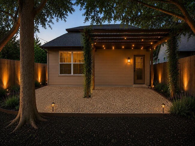 Building Photo - 7709 Menchaca Rd