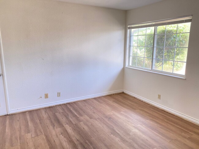 Building Photo - 16131 Nassau Ln