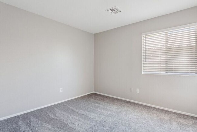 Building Photo - Nice 3 bedroom 2 bath