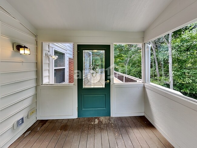 Building Photo - 422 Sunridge Dr