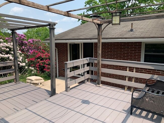 Building Photo - Renovated 3 Bedroom Single Family Home