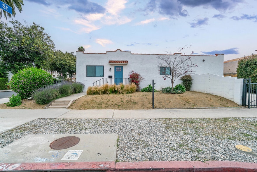 Primary Photo - 2902 West Blvd