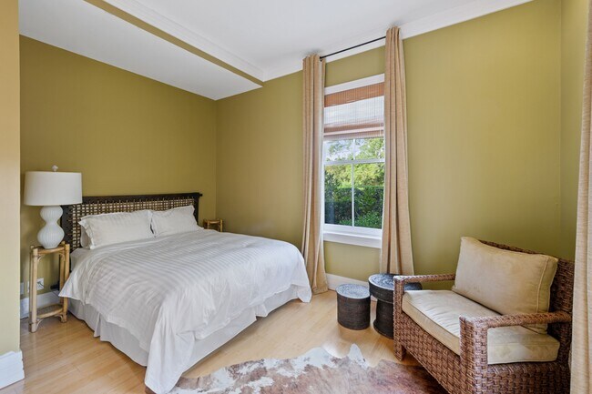 Building Photo - 244 Flying Point Rd