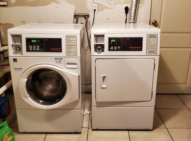 Building Photo - 12 Bent Terrace