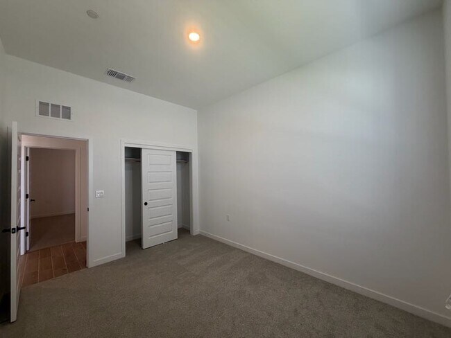 Building Photo - 8729 Ponderosa Ave