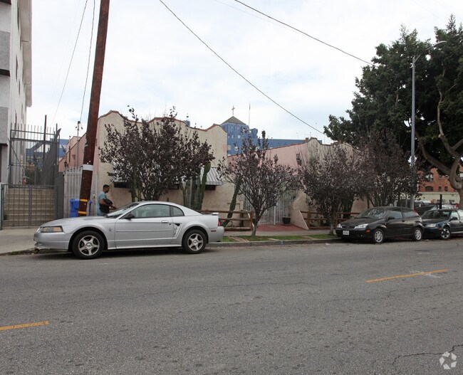 Primary Photo - 1340 Edgemont St
