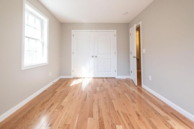 Building Photo - 49 Katharine St