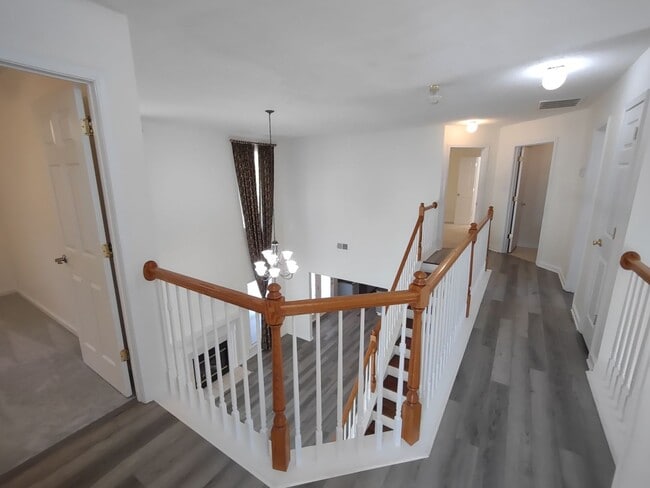 Building Photo - Beautiful 2-story home located in the Reed...