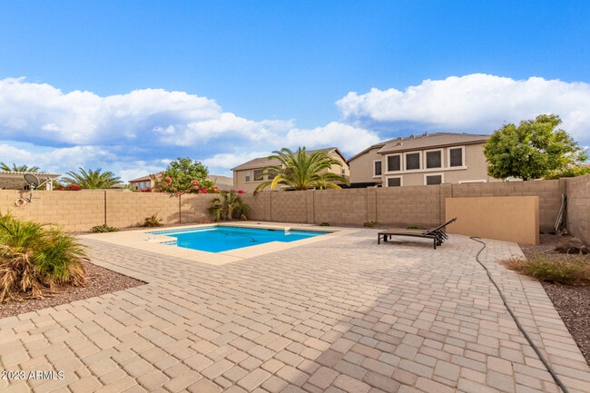 Building Photo - 40747 W Robbins Dr