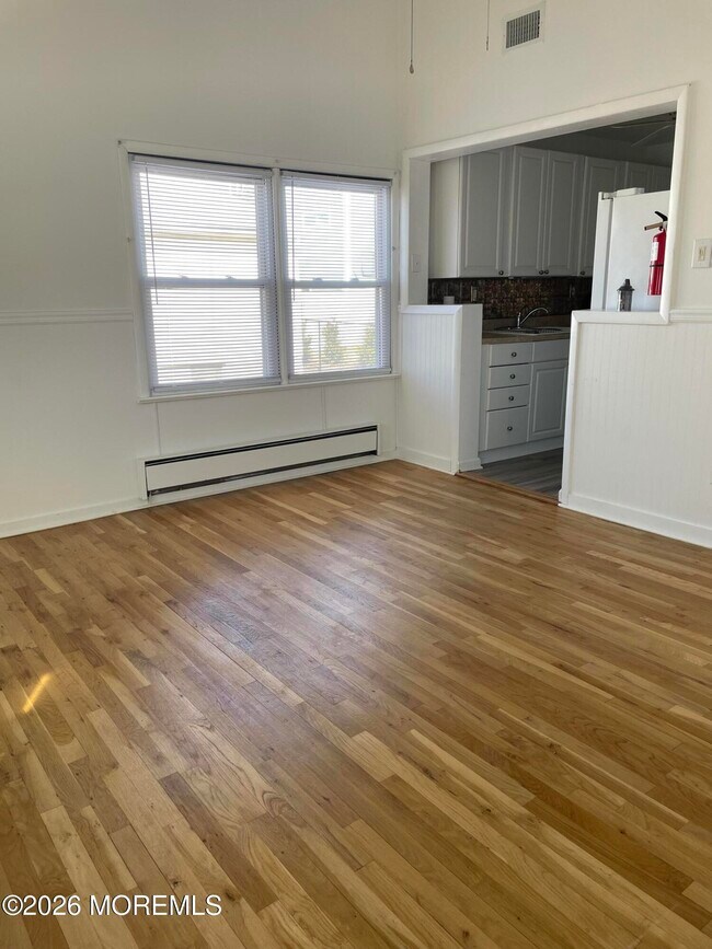 Building Photo - 237 Seabreeze Ave