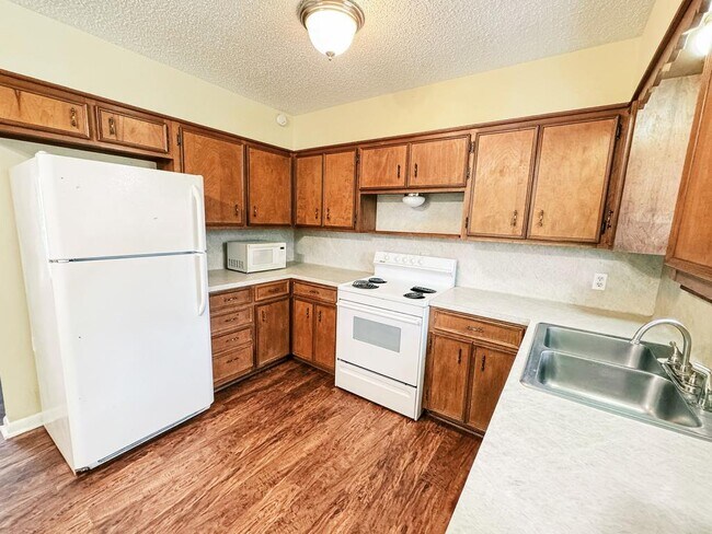 Building Photo - 301 E Park Ave