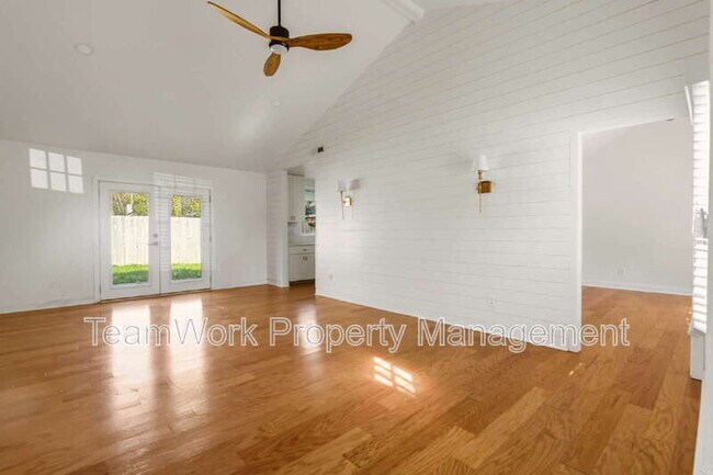 Building Photo - 1127 Snap Dragon Ct