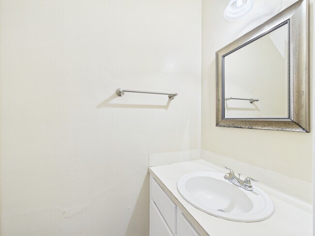 Building Photo - 800 San Pedro Dr