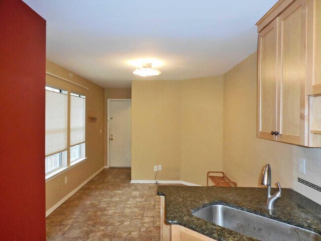 Building Photo - 4314 Hillside Dr