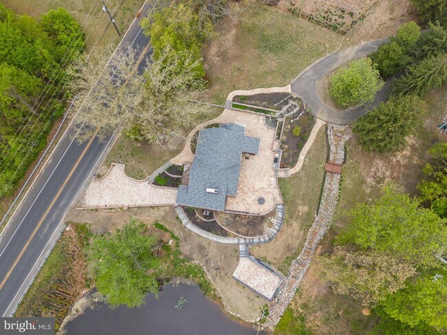 Building Photo - 1540 Peter Cheeseman Rd