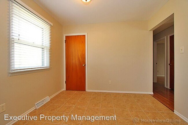 Building Photo - 3 br, 1.5 bath House - 1836 Westwood