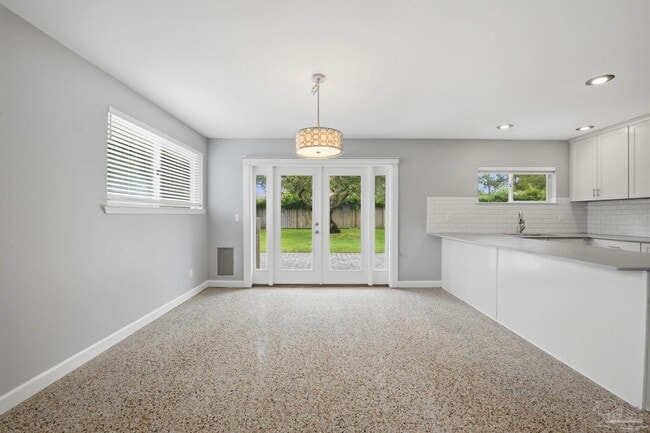 Building Photo - 302 Loruna Dr