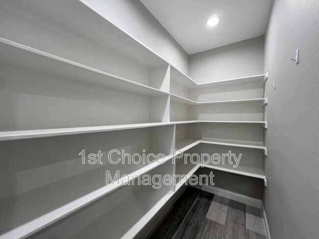 Building Photo - 5413 Harrys Pl