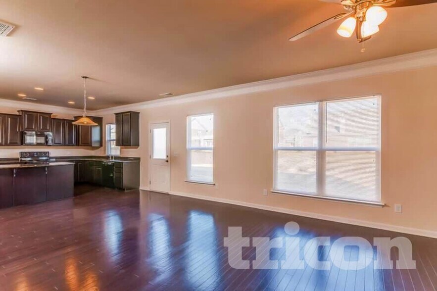 Building Photo - 1040 Merrick Rd