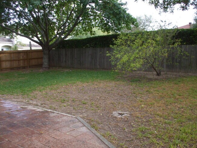 Building Photo - Beautiful home with 3 bedroom, 2.5 bath, game room and 2 car garage!