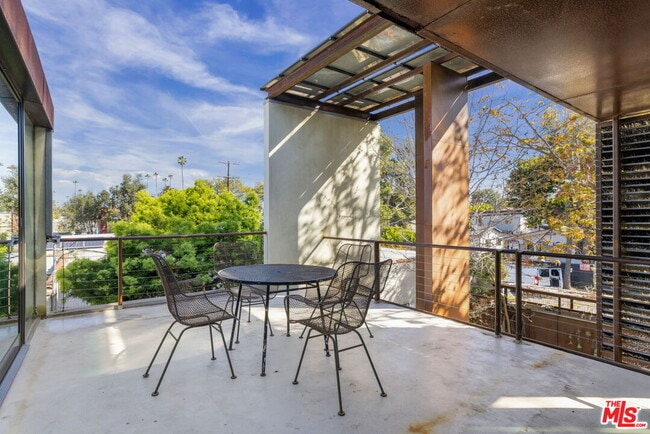 Building Photo - 615 Woodlawn Ave