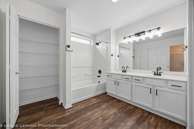 Building Photo - 6816 Twin Falls Dr