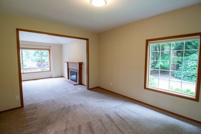 Building Photo - 4bd/2.5ba Redmond Home