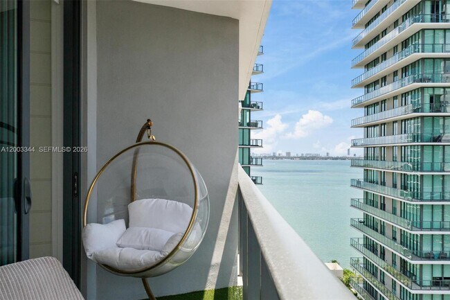 Building Photo - 501 NE 31st St