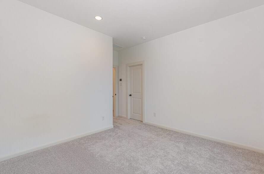 Building Photo - 9558 Hedge St