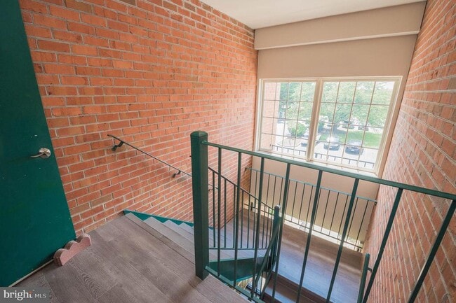 Building Photo - 803 College Ln