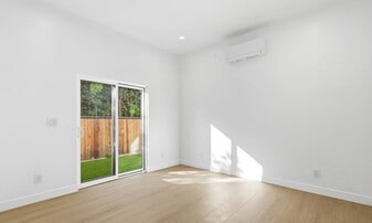 Building Photo - 2835 S Redondo Blvd