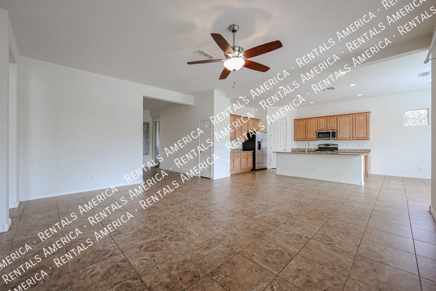 Building Photo - 1133 E Buckingham Ave