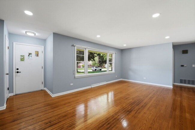 Building Photo - 152 Crestwood Dr