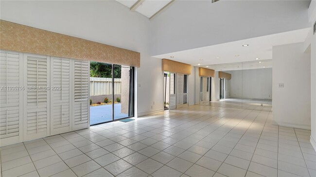 Building Photo - 205 Dunwoody Ln