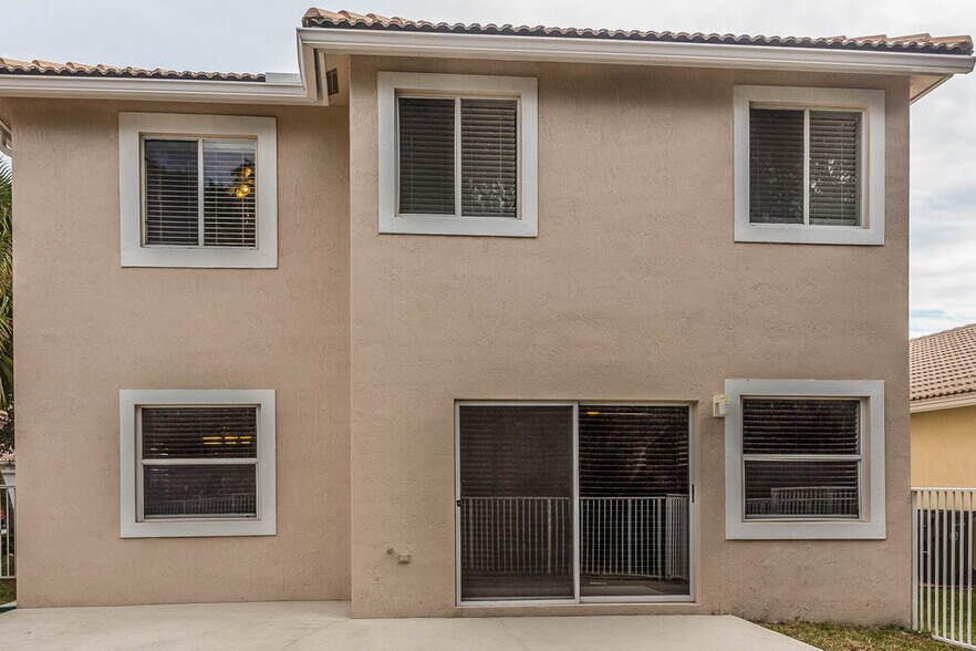 Building Photo - 6373 NW 40th Ave