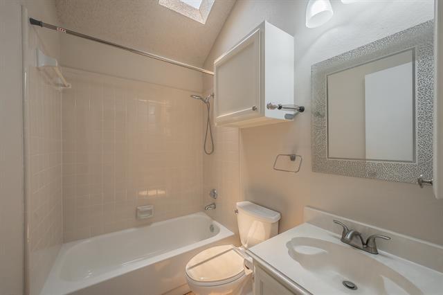 Building Photo - 6402 Valleybrooke Ct
