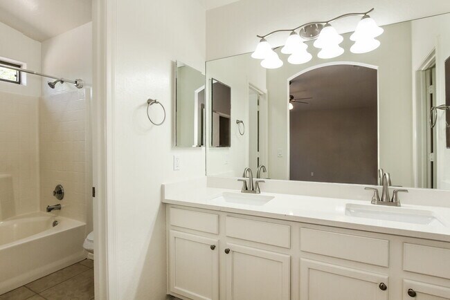 Building Photo - 14453 N Gil Balcome Ct