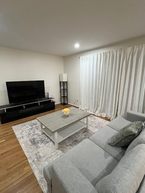 Building Photo - 522 E Indian Spring Dr