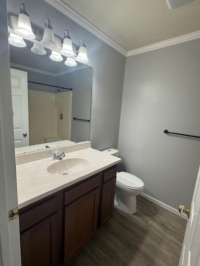 Building Photo - 142-156 Goldenrod